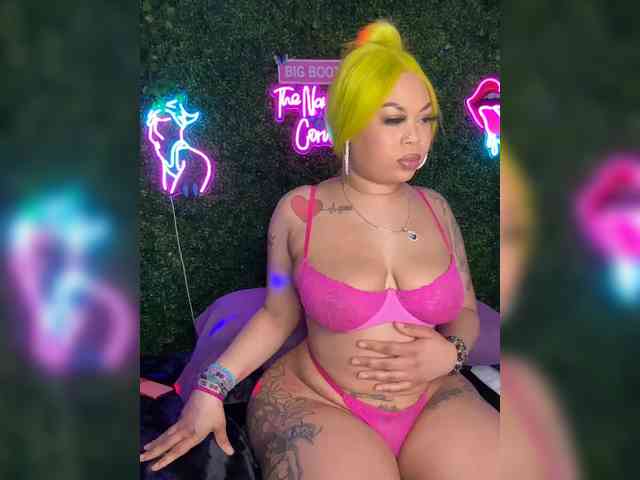 SarenaSoThick webcam