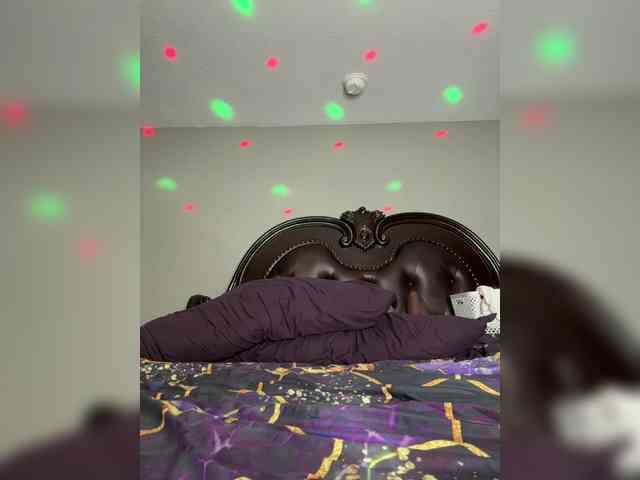 SarenaSoThick webcam