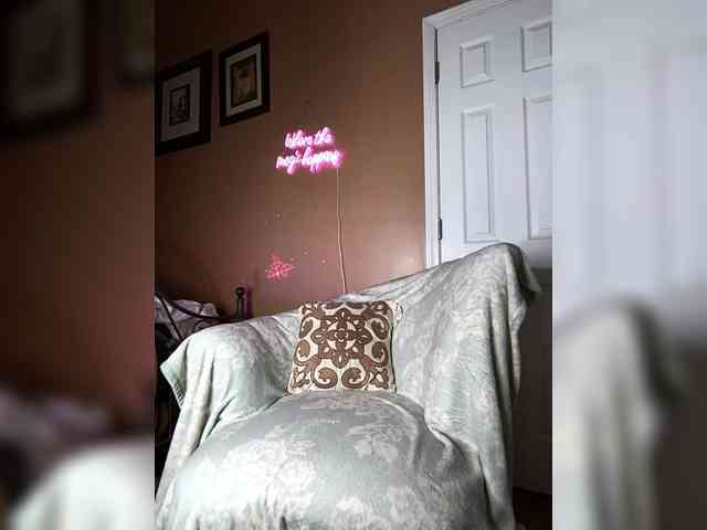 SarenaSoThick webcam