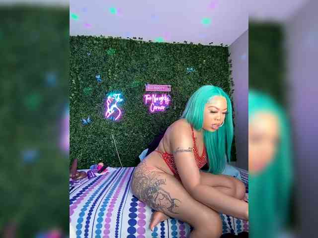 SarenaSoThick webcam