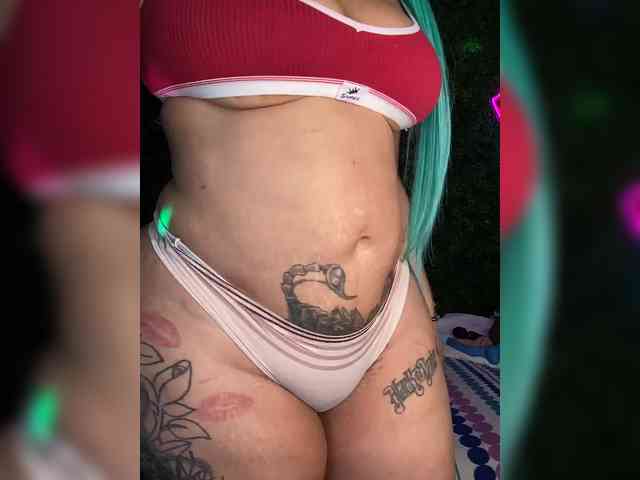 SarenaSoThick webcam