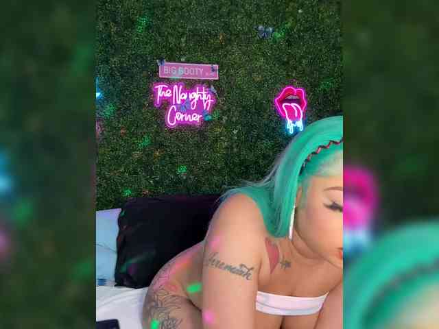 SarenaSoThick webcam