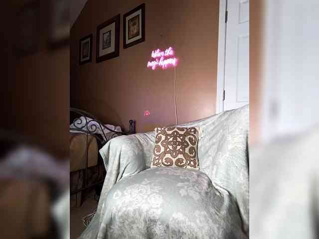 SarenaSoThick webcam