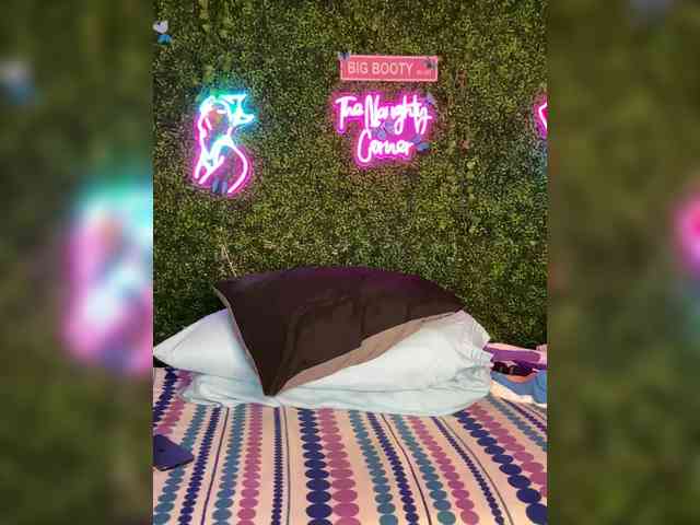 SarenaSoThick webcam