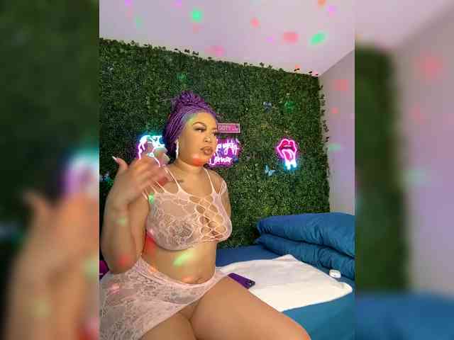 SarenaSoThick webcam