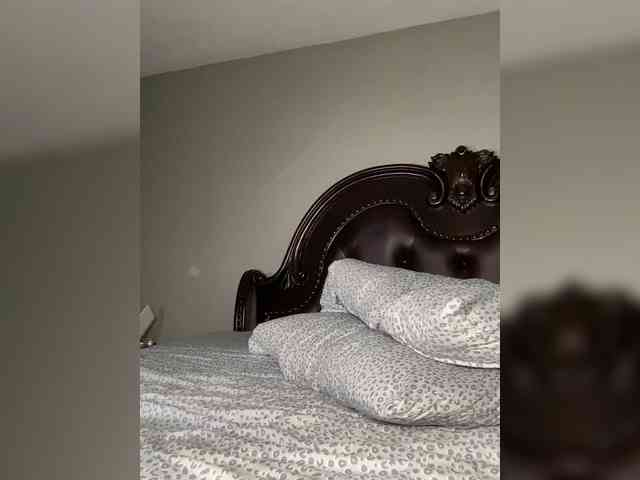 SarenaSoThick webcam