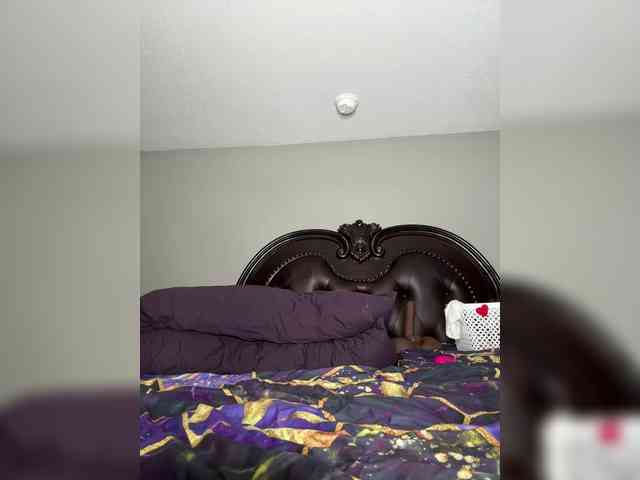 SarenaSoThick webcam