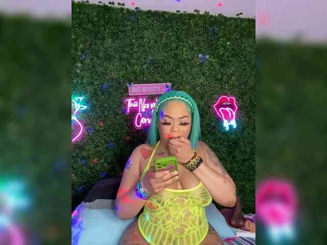 SarenaSoThick webcam