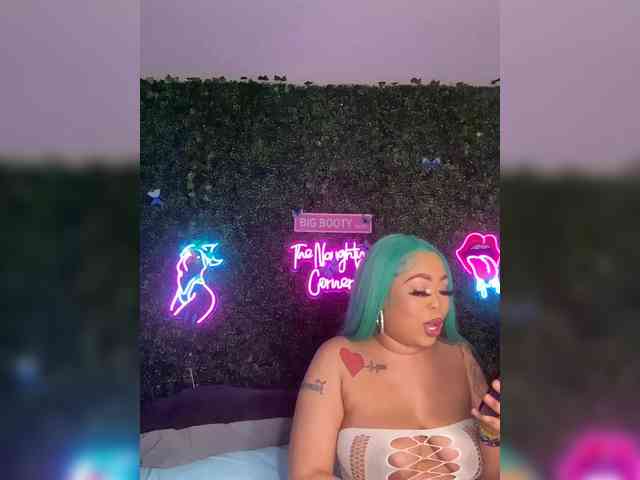 SarenaSoThick webcam