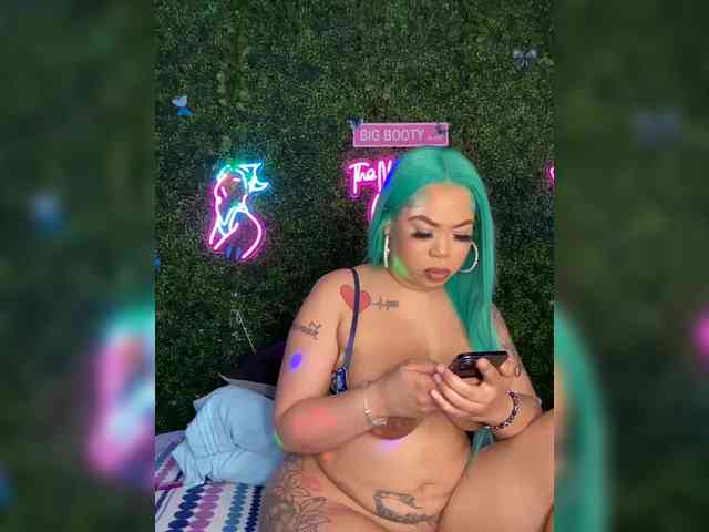 SarenaSoThick webcam