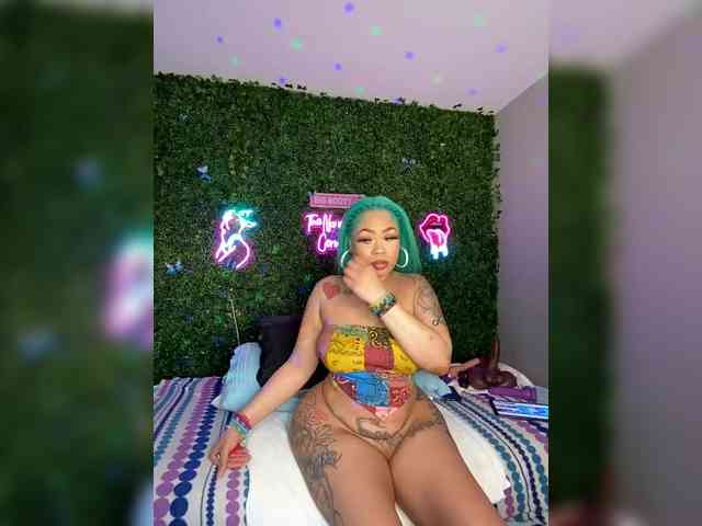 SarenaSoThick webcam