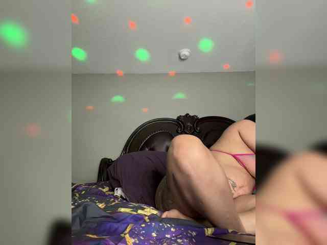 SarenaSoThick webcam