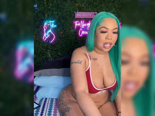 SarenaSoThick webcam