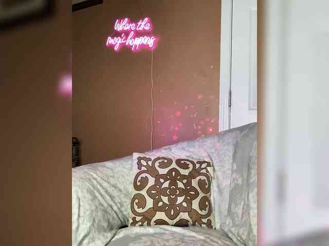 SarenaSoThick webcam