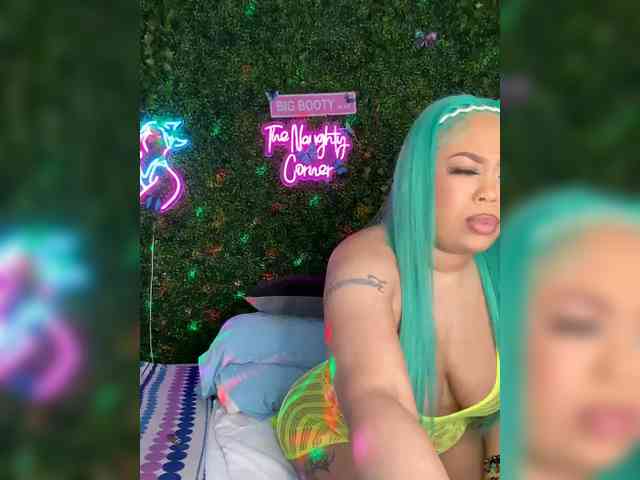 SarenaSoThick webcam