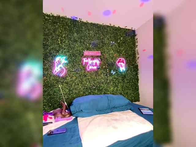 BigButtSarena Live Webcam on BongaCams