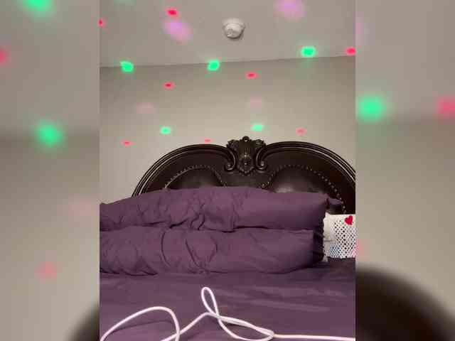 SarenaSoThick webcam