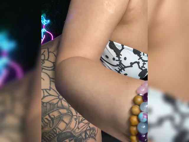 SarenaSoThick webcam