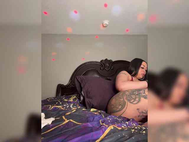 SarenaSoThick webcam