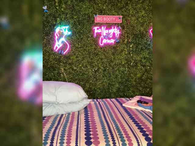 SarenaSoThick webcam