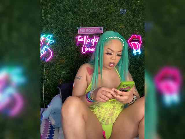 SarenaSoThick webcam