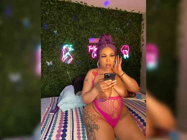 SarenaSoThick webcam