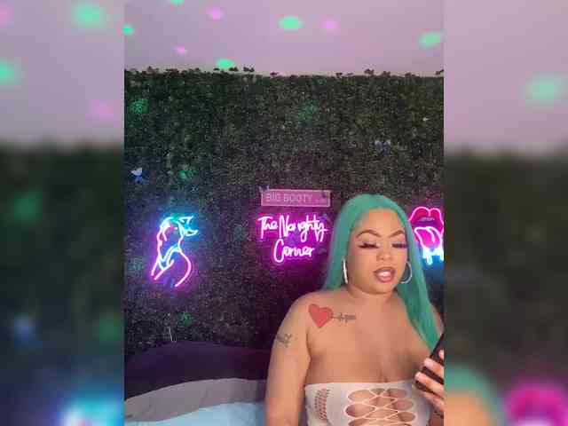 SarenaSoThick webcam