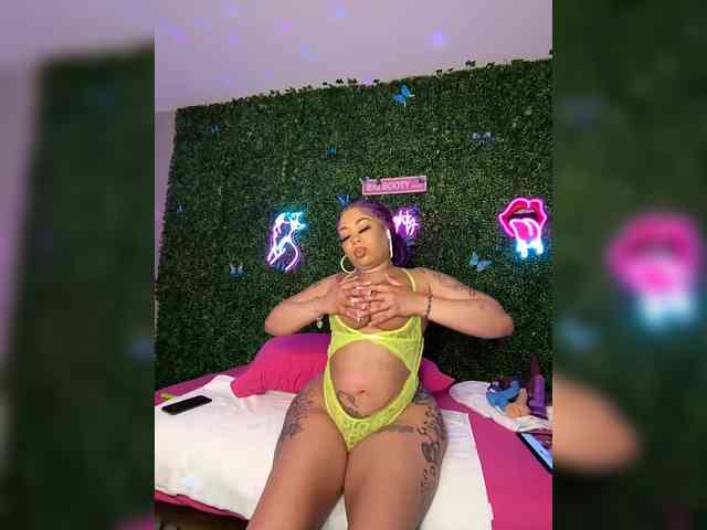 SarenaSoThick webcam