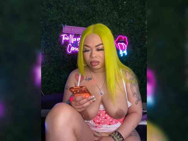 SarenaSoThick webcam