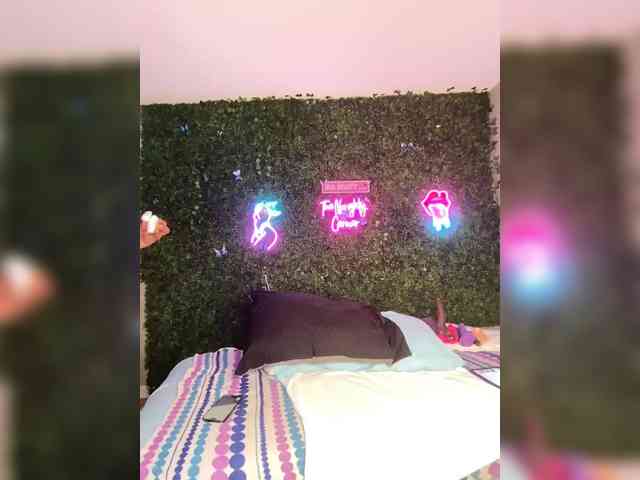 SarenaSoThick webcam