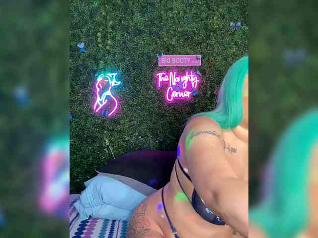 SarenaSoThick webcam