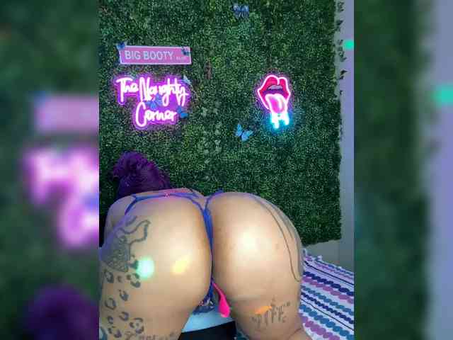 SarenaSoThick webcam