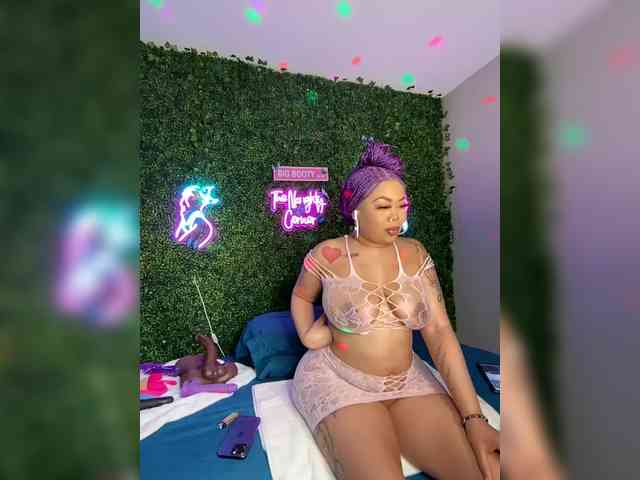 SarenaSoThick webcam