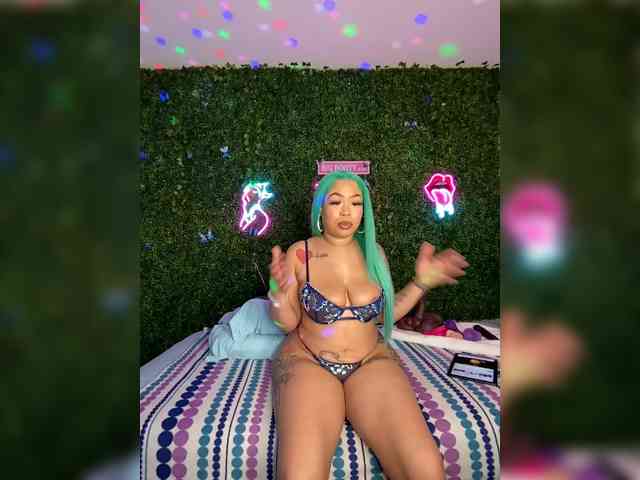 SarenaSoThick webcam