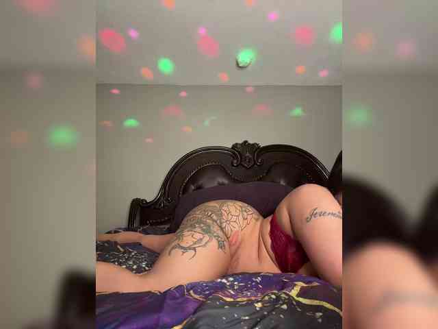 SarenaSoThick webcam