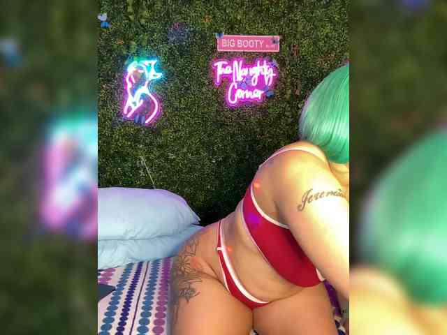 SarenaSoThick webcam