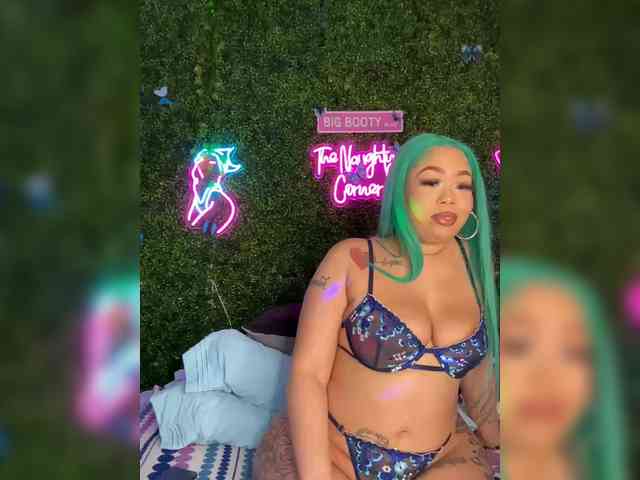 SarenaSoThick webcam