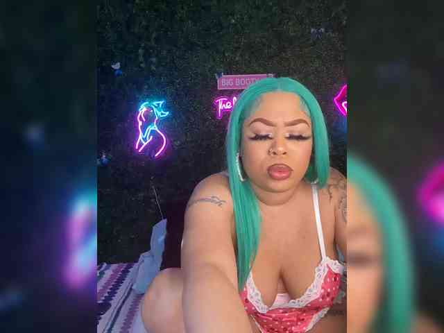 SarenaSoThick webcam