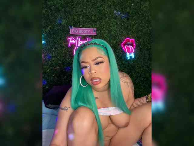 SarenaSoThick webcam