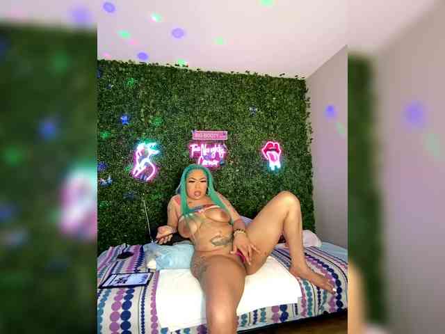 SarenaSoThick webcam