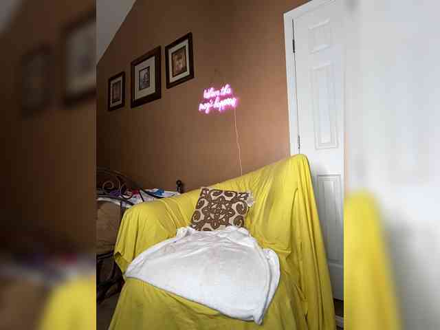 SarenaSoThick webcam