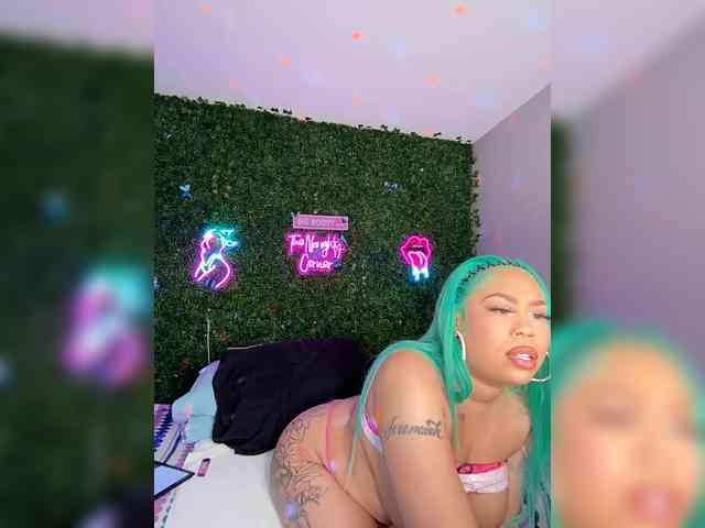 SarenaSoThick webcam