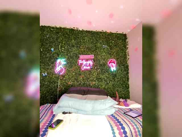 SarenaSoThick webcam