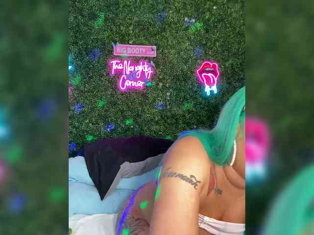 SarenaSoThick webcam