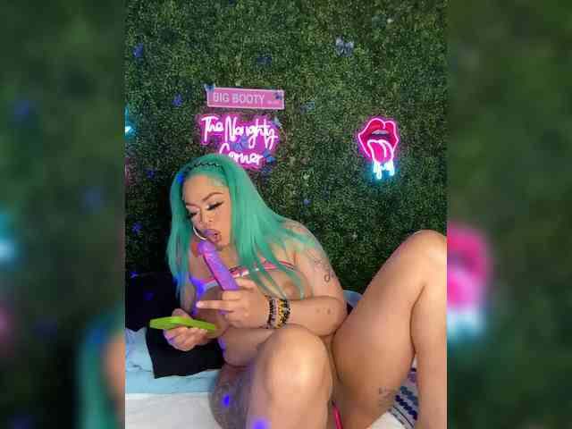 SarenaSoThick webcam