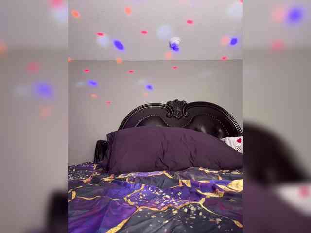 SarenaSoThick webcam