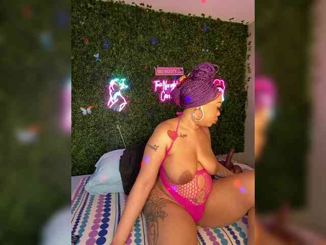 SarenaSoThick webcam