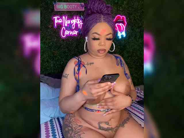 SarenaSoThick webcam