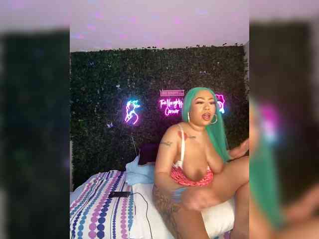 SarenaSoThick webcam