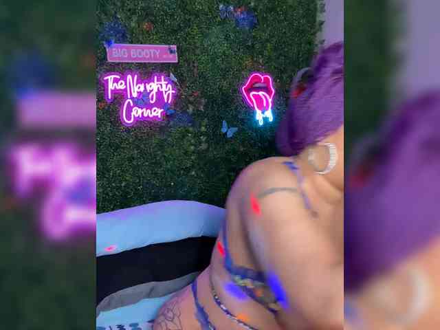 SarenaSoThick webcam